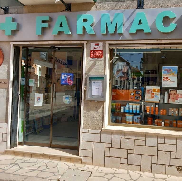 Farmacia Camino fachada con cristalera